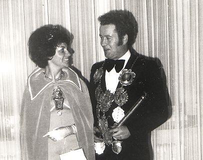 1975/76 S.M. Willi II. und Königin Elisabeth Belz